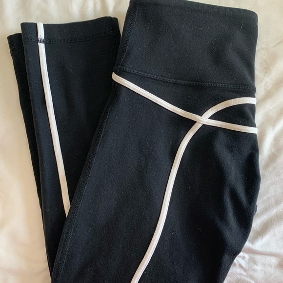 lululemon Black Leggings with White Trim - Picture 15 of 16